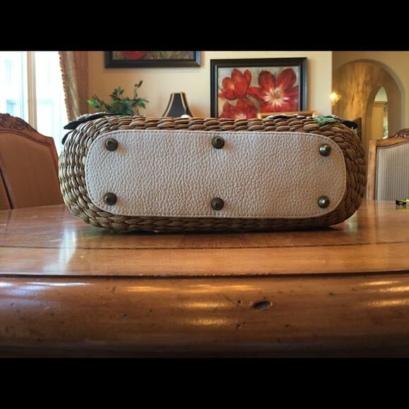 MARY FRANCES Gorgeous Details Flower Bag - Picture 7 of 9